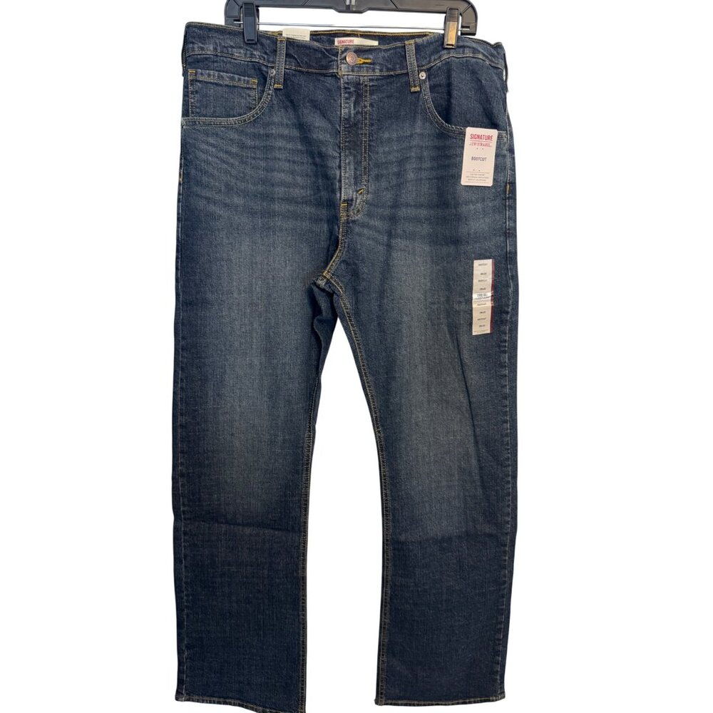 Signature NWT 38 x 32  Levi Strauss Mens Bootcut Jeans Denim